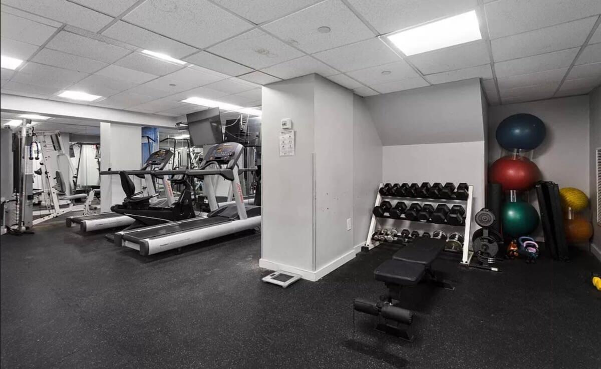 73-1120 New Uws Doorman Gym Nova York